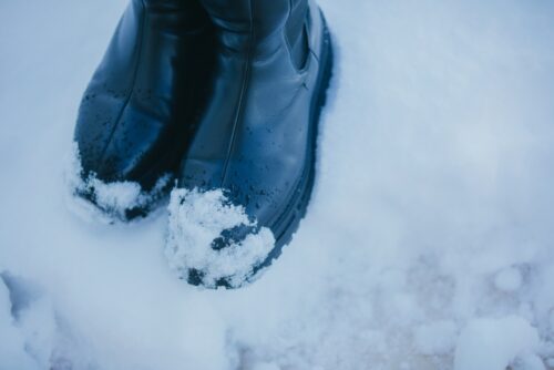 雪道とブーツ